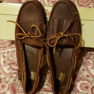 NEW- Women's Bass leather deck shoes size 7 1/2